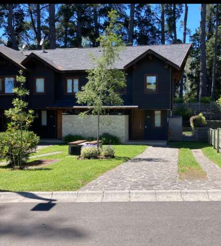 Venta Casa N� 605 Townhouse en Condominio Parque Pinares